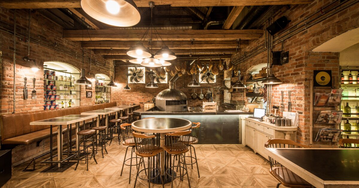 飲食店の“第一印象”を変える！オリジナルラベル付きペットボトル水のウェルカム活用術